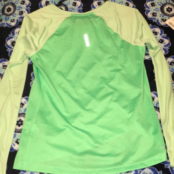 Nike long sleeve - Picture 3 of 3